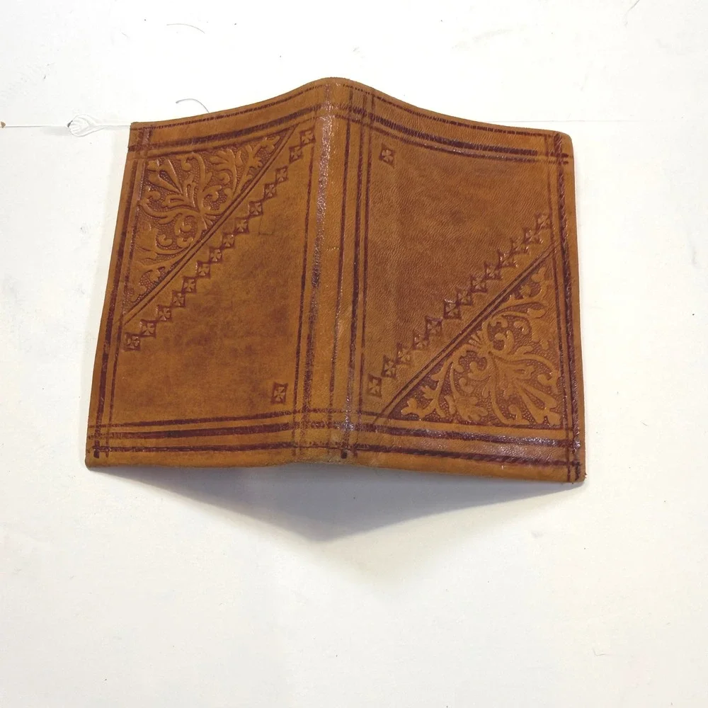 Vintage Hand Tooled Tan Leather Bifold Wallet Floral Embossed Coin Pouch Tan